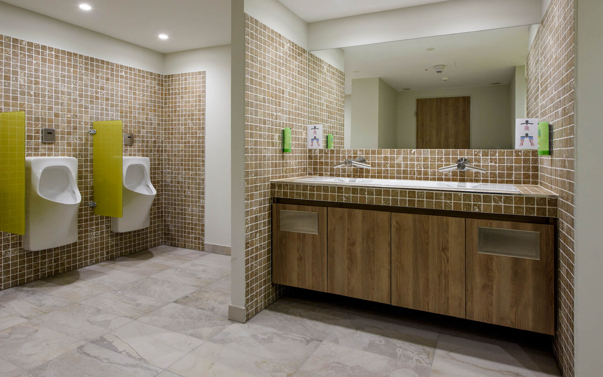 Toilettenanlage eines Hotels - WC für Gäste und Besucher - Tischlerei Wieskötter