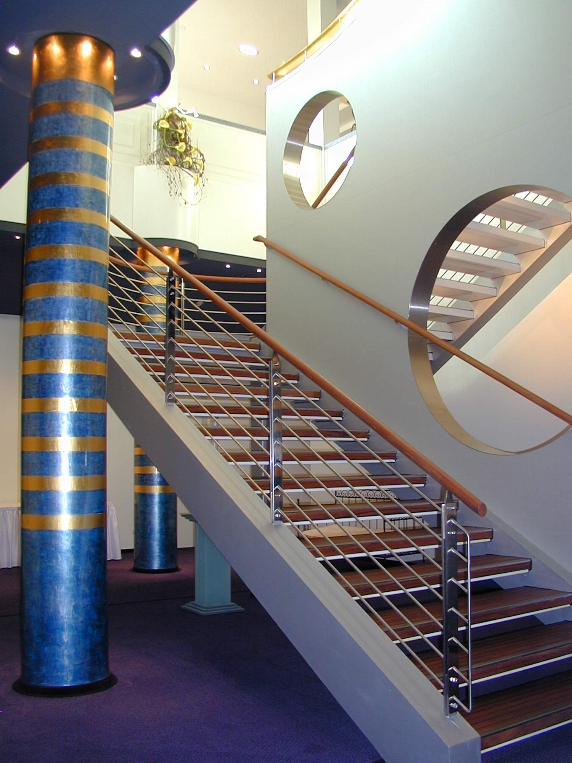 Treppe im Wellnessbereich Ansicht von unten 